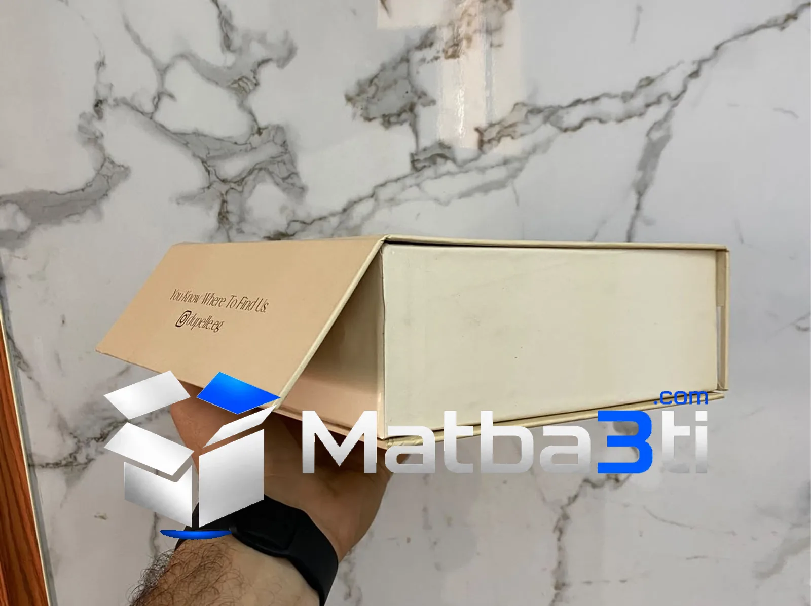 بوكس فاخر مفتوح بغطاء من أعمال مطبعتي